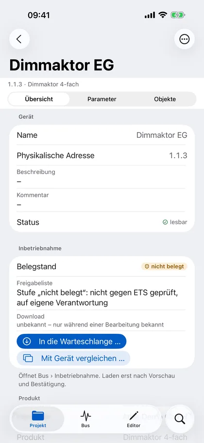 KNX Atlas auf dem iPhone: Übersicht eines Dimmaktors mit Belegstand „nicht belegt“ und den Schaltflächen „In die Warteschlange …“ und „Mit Gerät vergleichen …“.