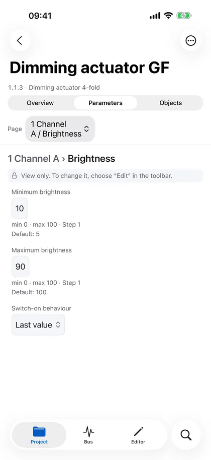 Parameters – iPhone: Parameter pages in the structure of the product data, with range, step and default. Changes happen only in the editor.