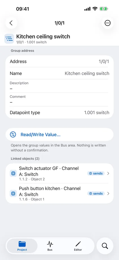 Group addresses – iPhone: Main, middle and sub groups with datapoint type and linked objects. From here you go straight to reading or writing a value.